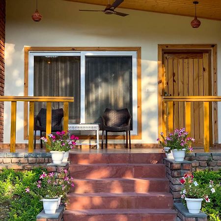 The River S Edge Farm Hotel Dehradun Exterior foto
