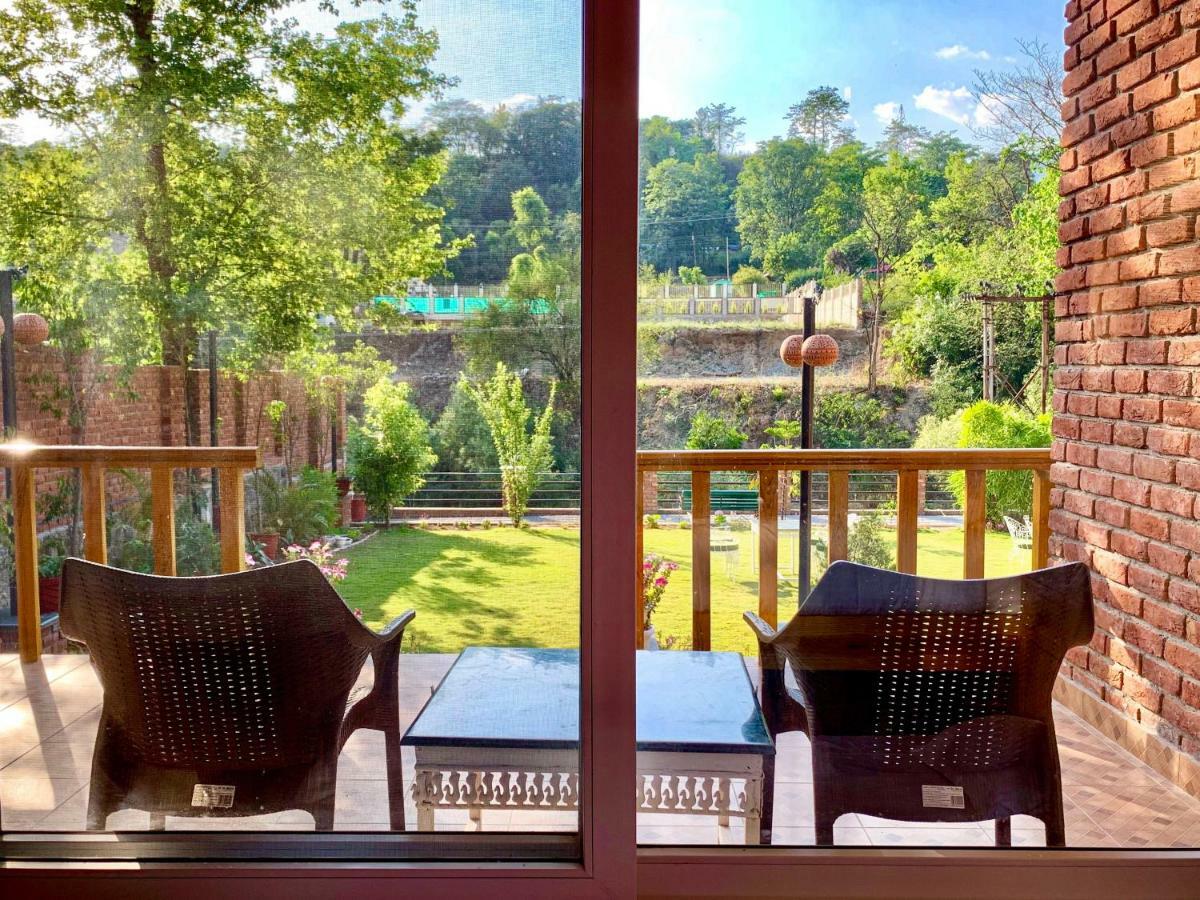 The River S Edge Farm Hotel Dehradun Exterior foto